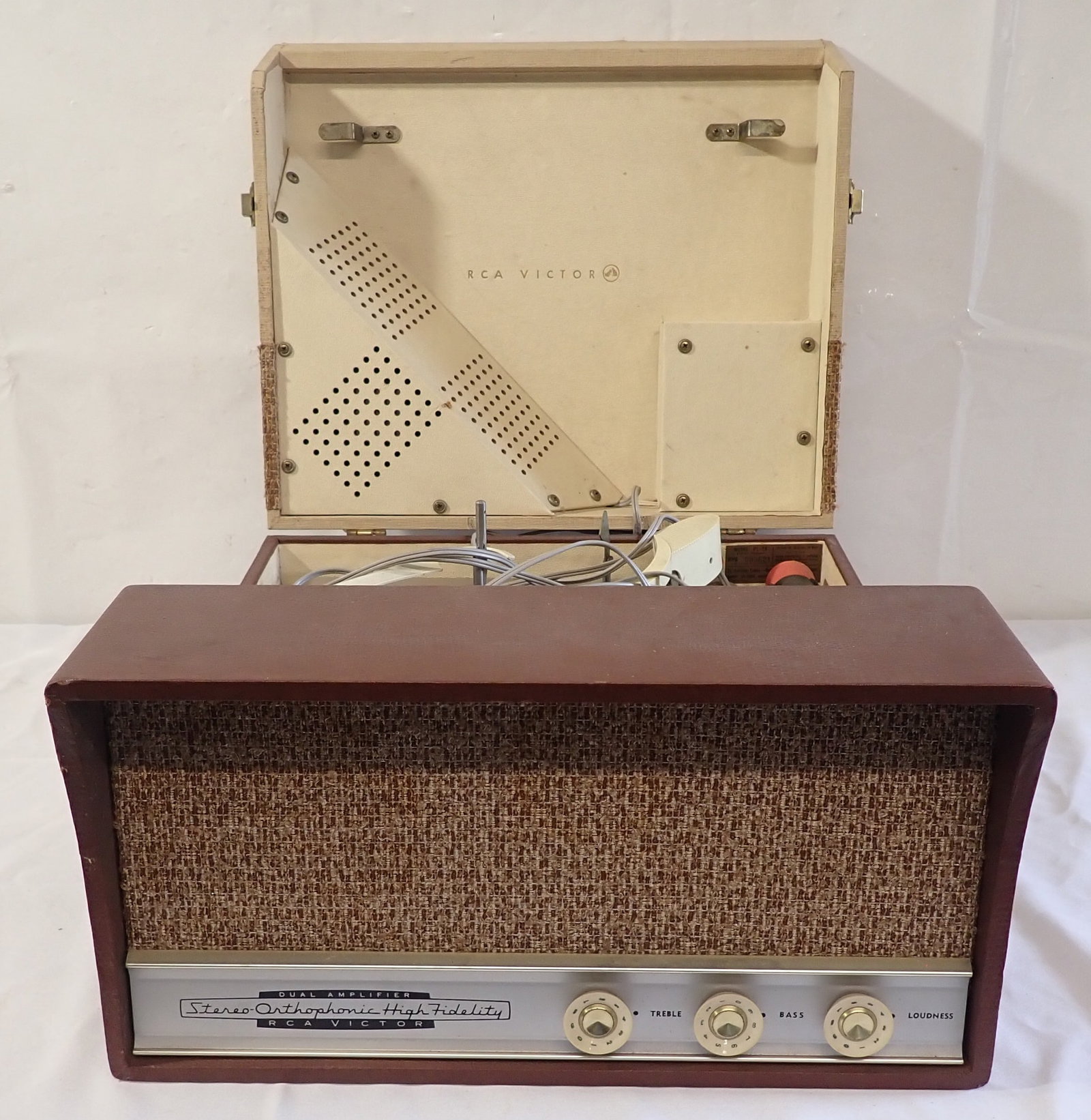 RCA Victor Turntable (1 of 6)