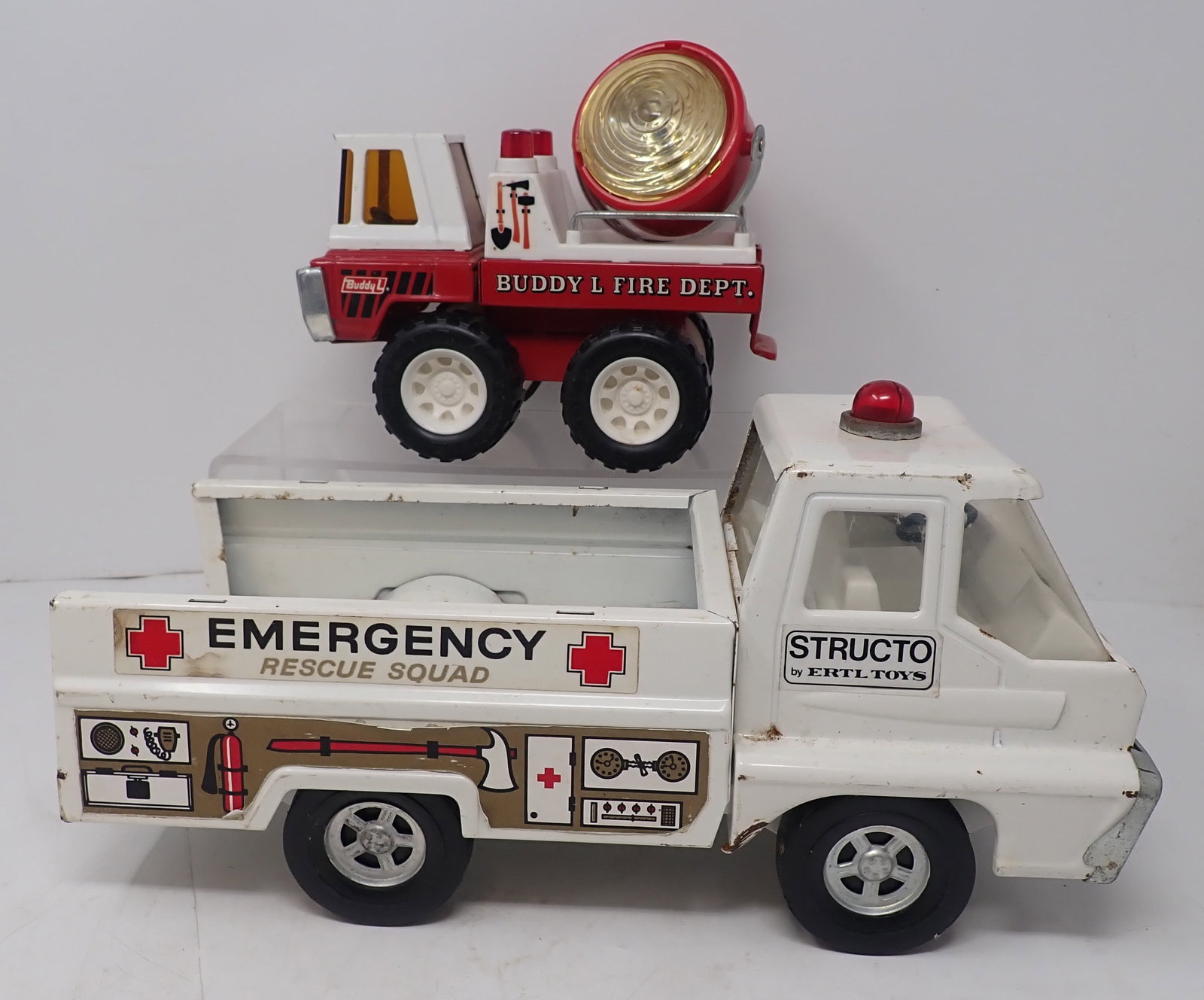 Structo Emergency Rescue Squad & Buddly L Fire Truck (1 of 5)