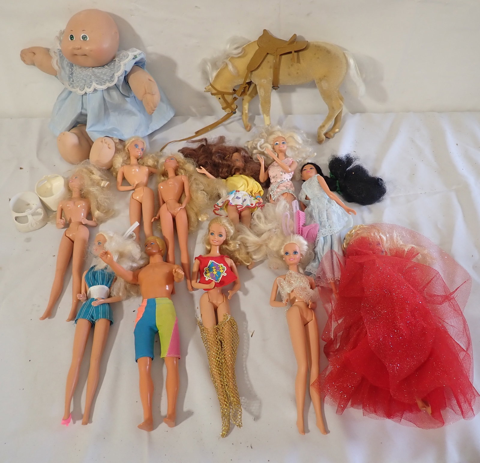 Cabbage Patch, Barbie, & Misc Dolls: Shipping available