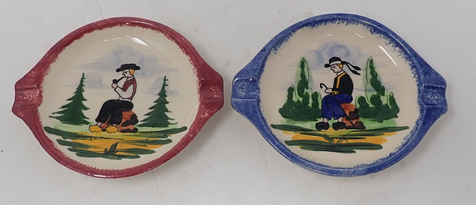 2 Quimper Ashtrays: Approx 41/4" in diameter. Shipping available