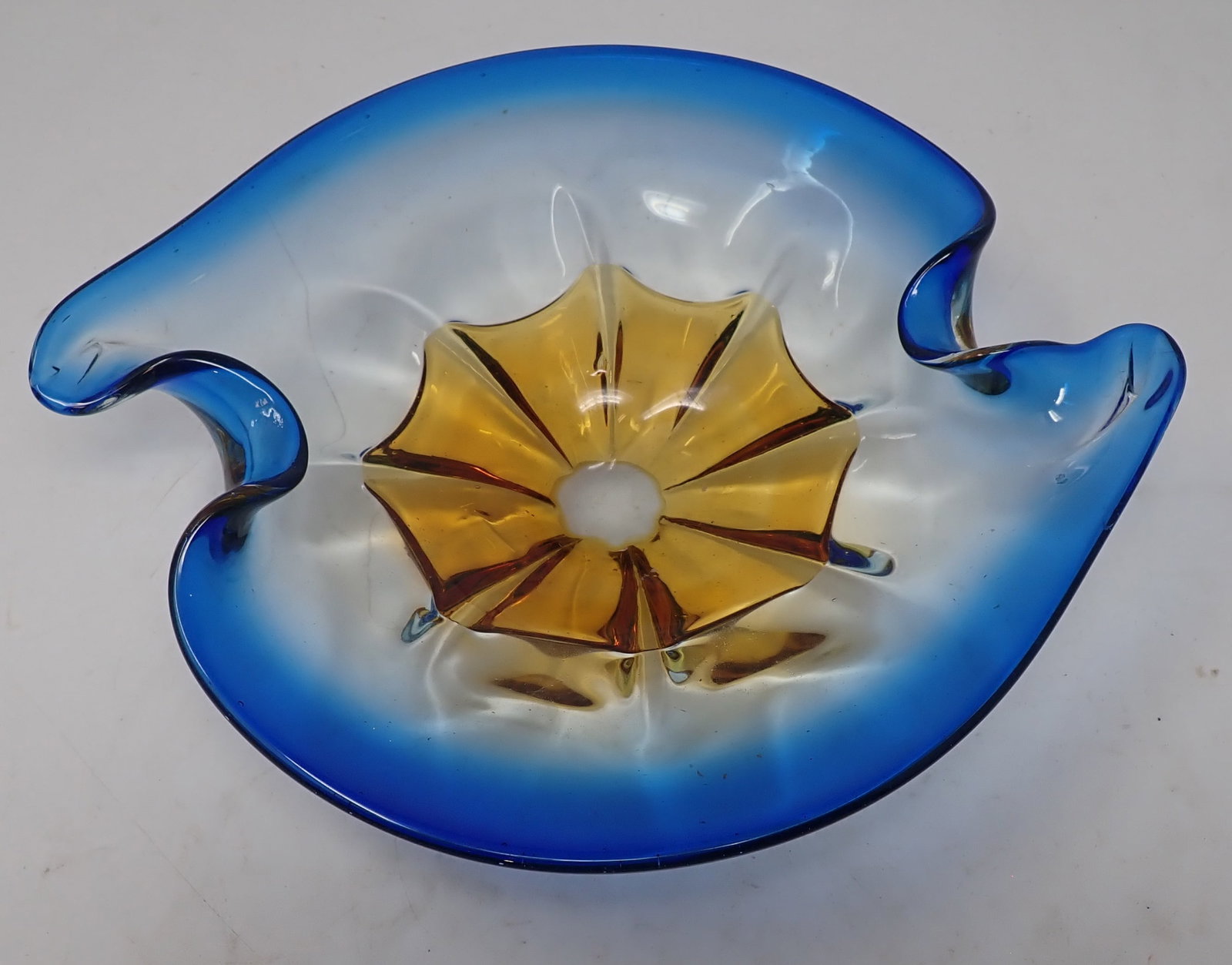 Murano Style Art Glass Bowl: Approx 10 1/8" x 11" x 2 7/8" tall. Shipping available