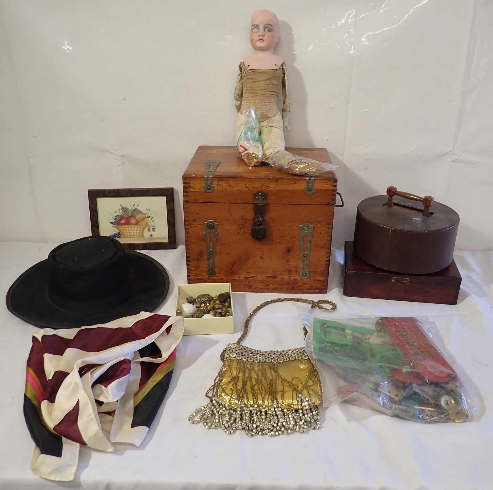 Wood Boxes, Poker Chips, Lamp Finials, & Misc: Large wood box is approx 9 1/2" x 12 3/8" x 10 5/8" tall. No in house shipping !