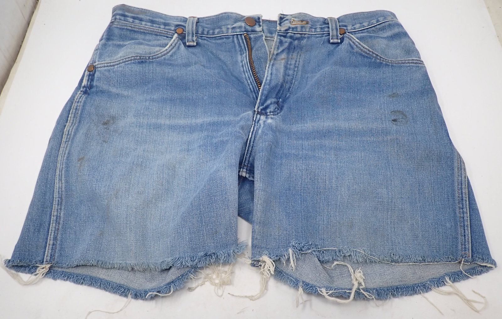 Wrangler Size 33 Cut off Jean Shorts: Approx 14 1/2" long. Shipping available