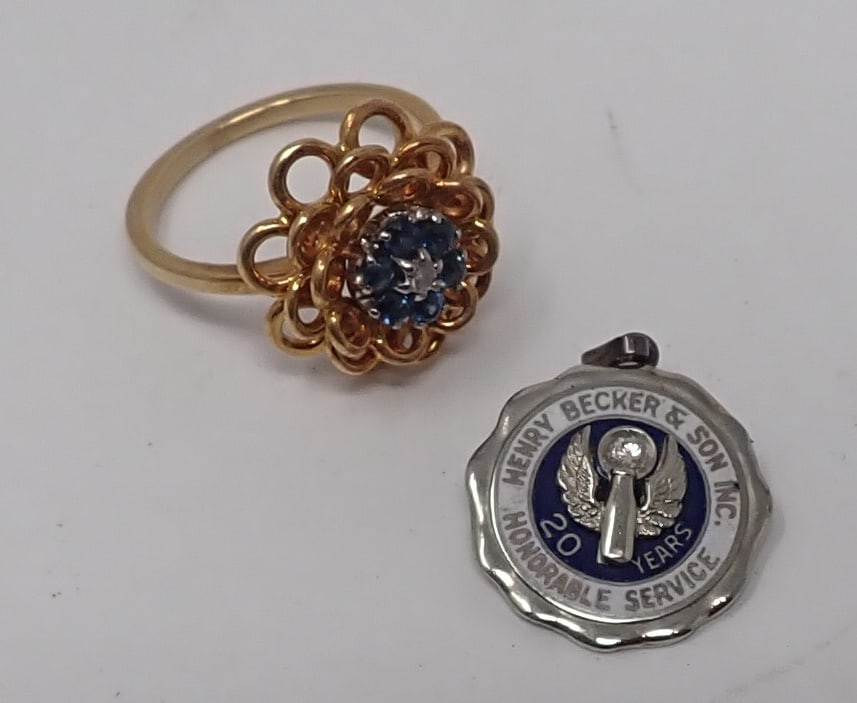 18k Gold Ring & Pendant: Pendant is approx 11/16" in diameter and weighs approx 2.18 dwt. Ring is size 6 1/4 and weighs apprx 3.42 dwt. Shipping available