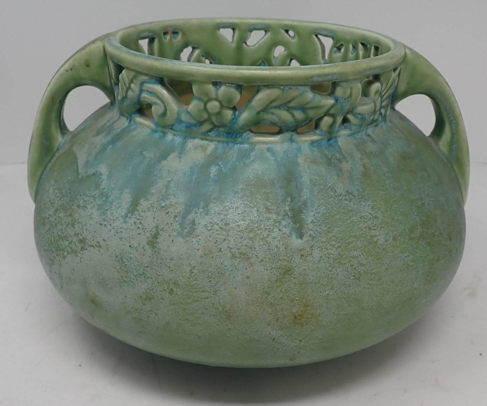 Fulper 4062 Vase: Approx 10" in diameter and 7" tall. Shipping available