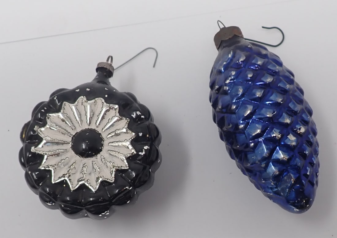 2 Christmas Ornaments: Right one is apprx 3 1/2" long. Shipping available