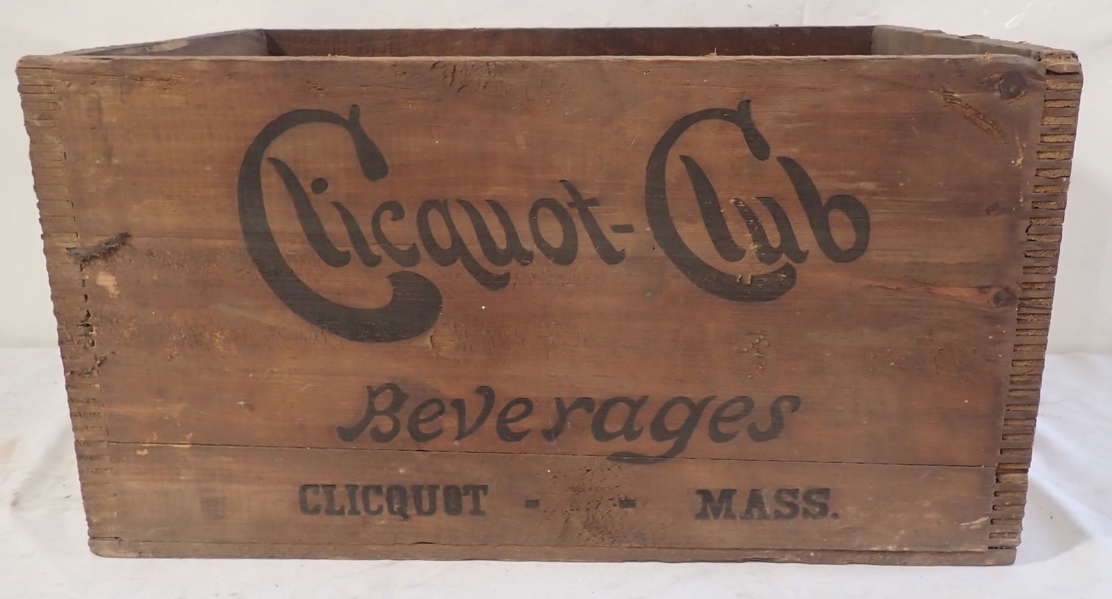Cliquot Club Beverages Ginger Ale Wooden Crate (1 of 5)