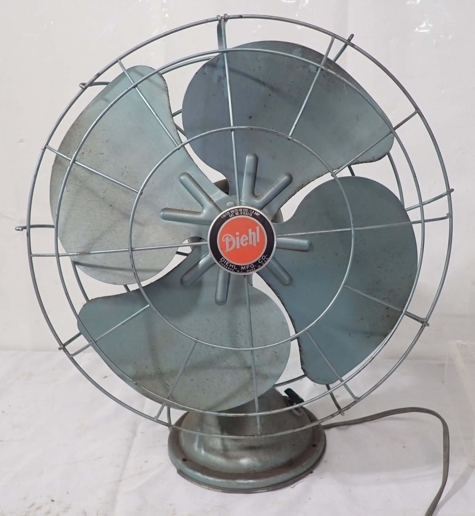 Diehl 4 Blade Fan: Approx 17" in diameter and 20 1/2" tall. No in house shipping !