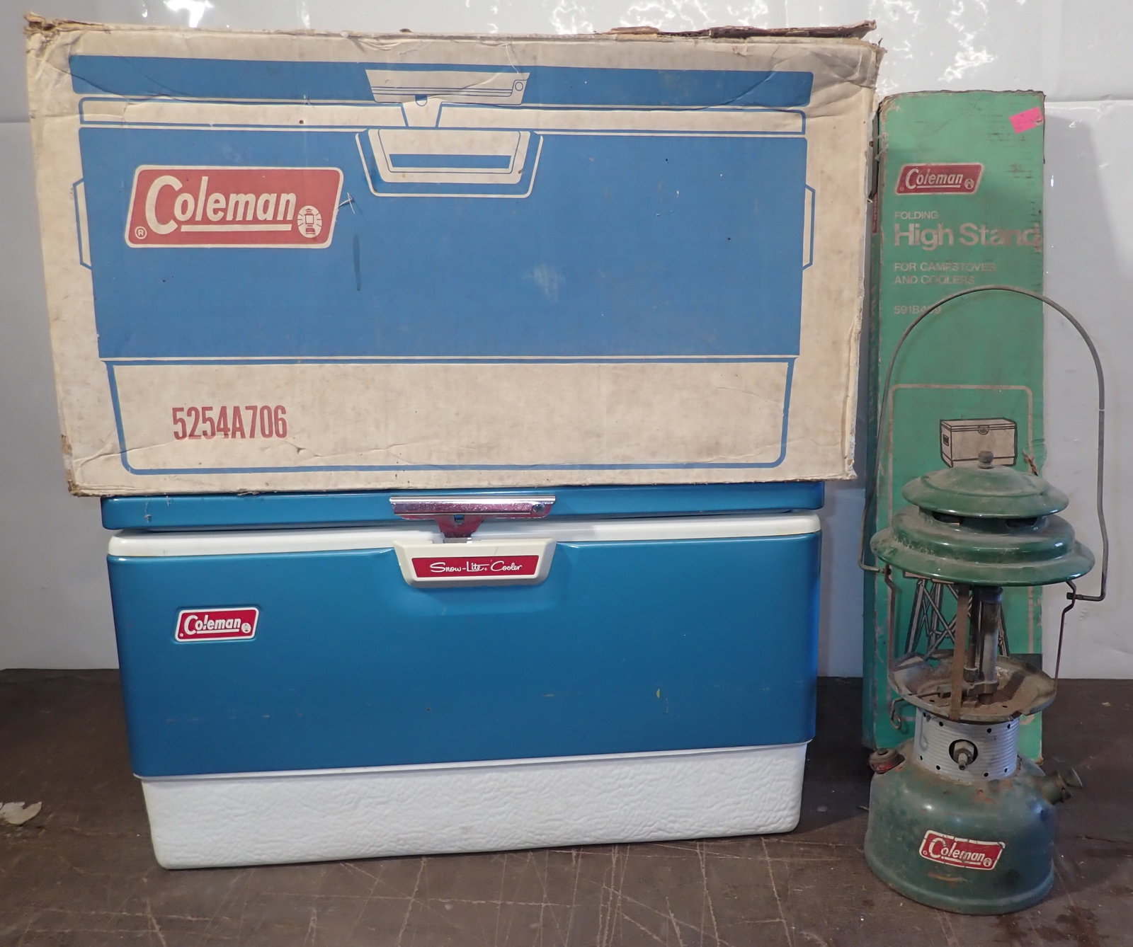 Coleman 44 Quart Cooler, Lantern, & Stand: NO in house shipping !