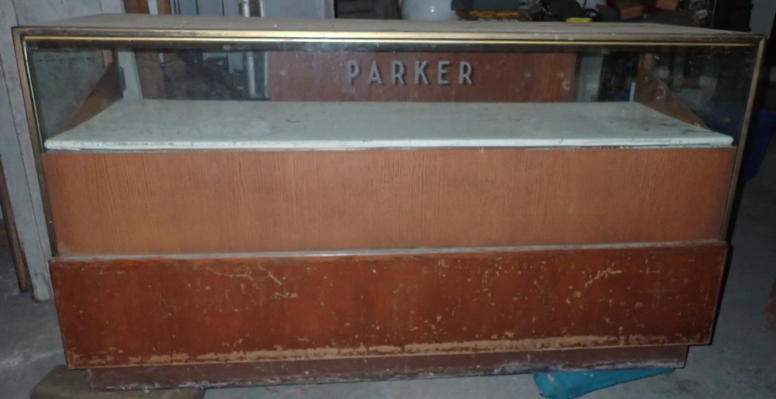 Parker Pens Display Case: Apprx 23 5/8" x 71" x 40" tall. Dollies are NOT included. NO in house shipping ! This is HEAVY ! Bring proper help to load !