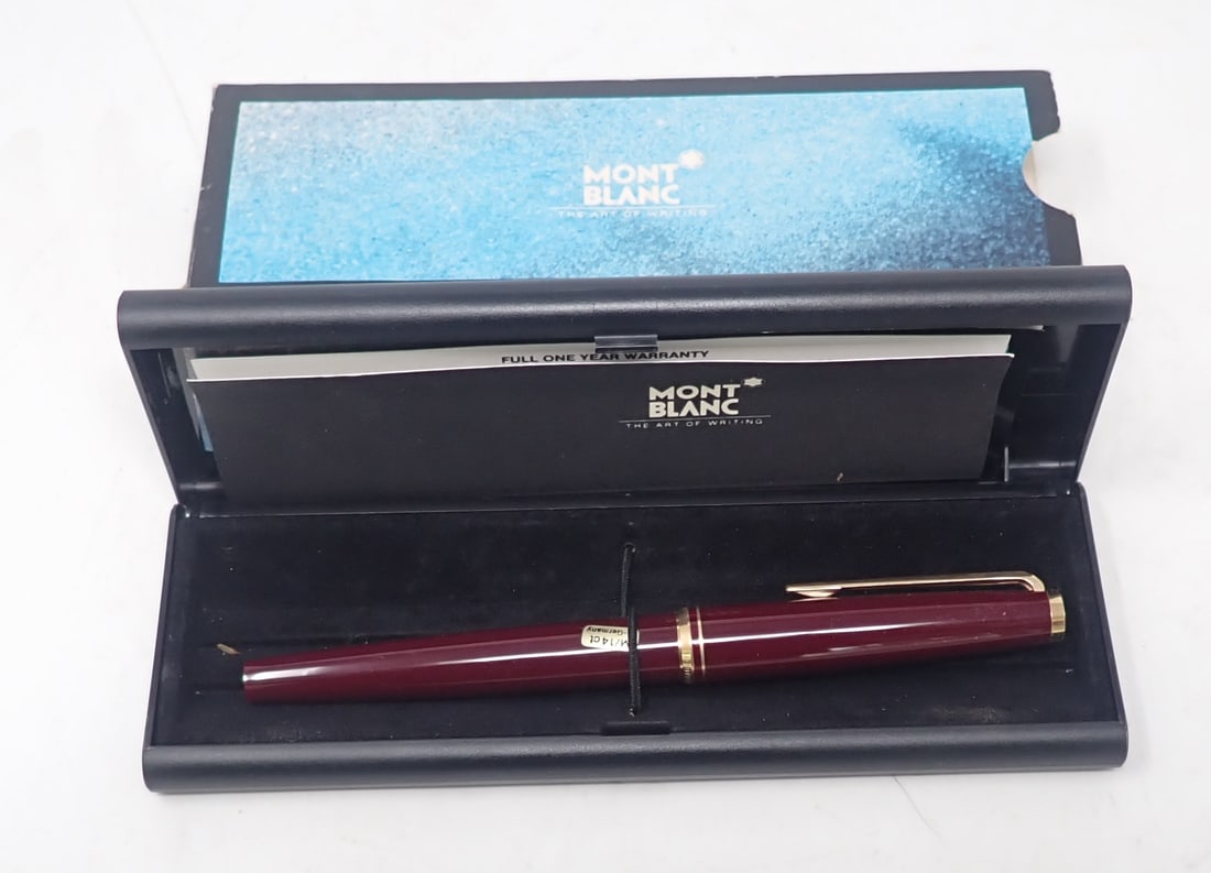 Mont Blanc Fountain Pen w/ 14k Gold NIB: Approx 5 3/4" long. Shipping available