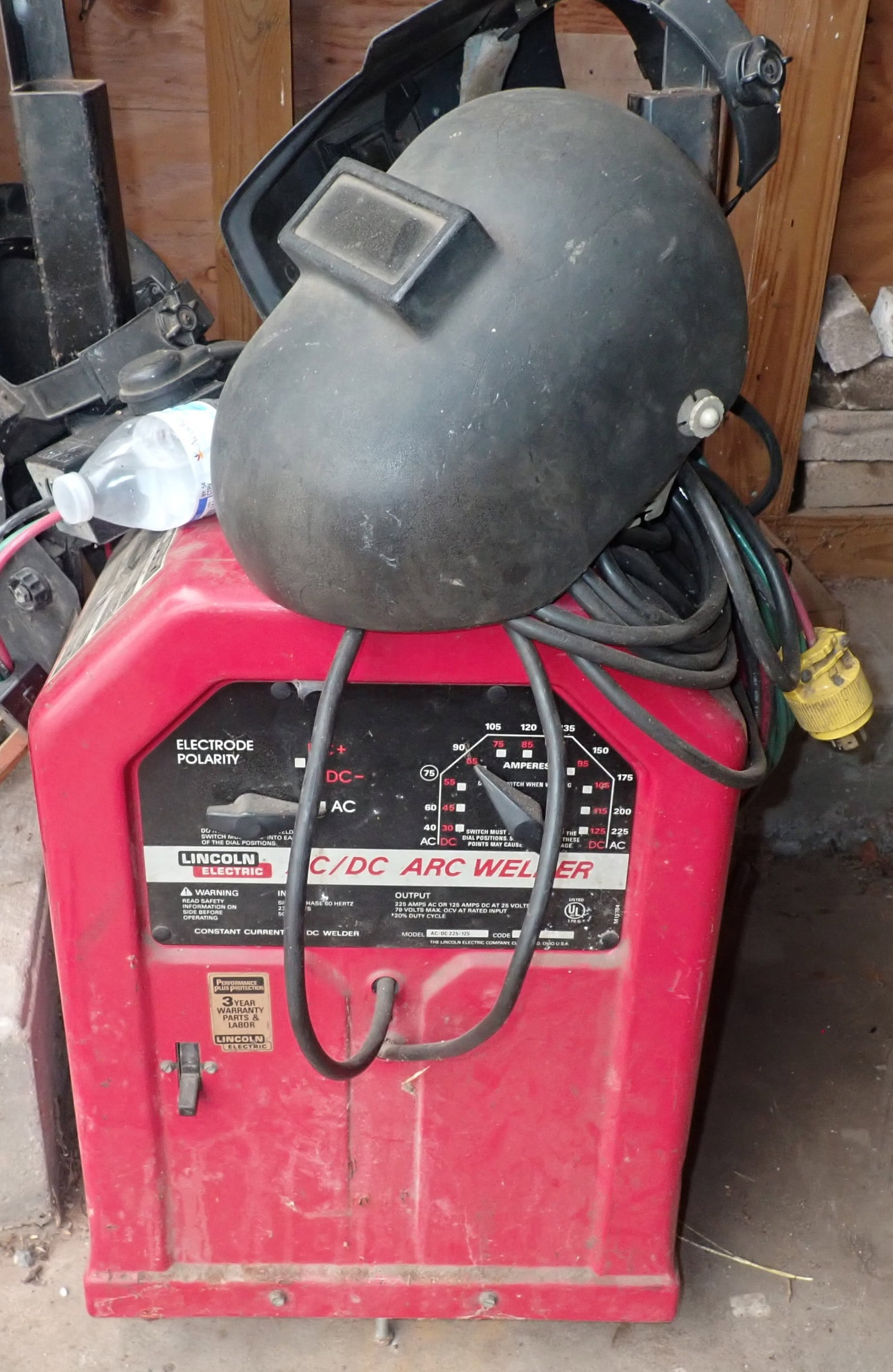 Lincoln Electric Arc Welder: No in house shipping ! Bring help to load !