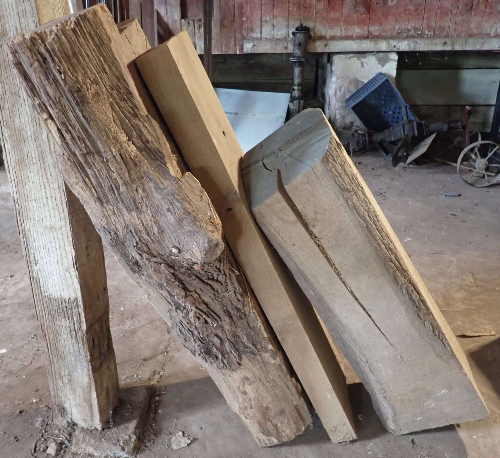 3pcs of Lumber: Longest is approx 6 1/2" x 15" x 43" . No in house shipping !