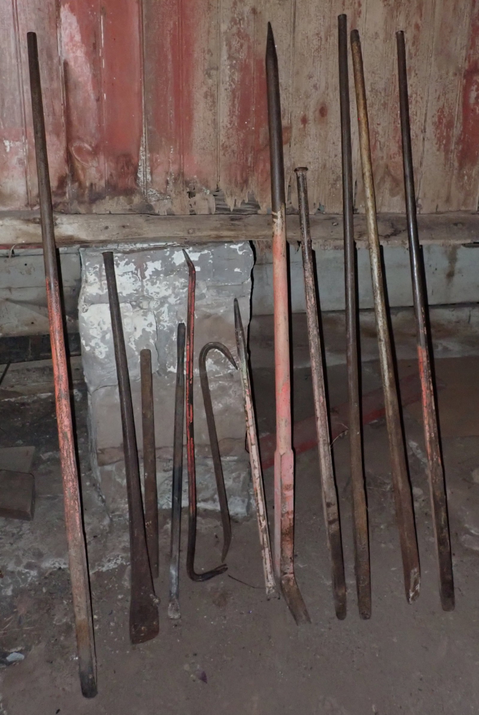 Shale Bars & Pry Bars: Longest is apprx 60". No in house shipping !