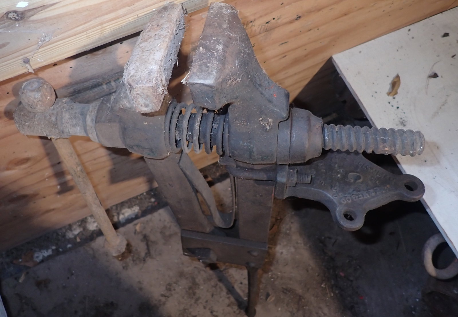 Blacksmith Post Vise - 2