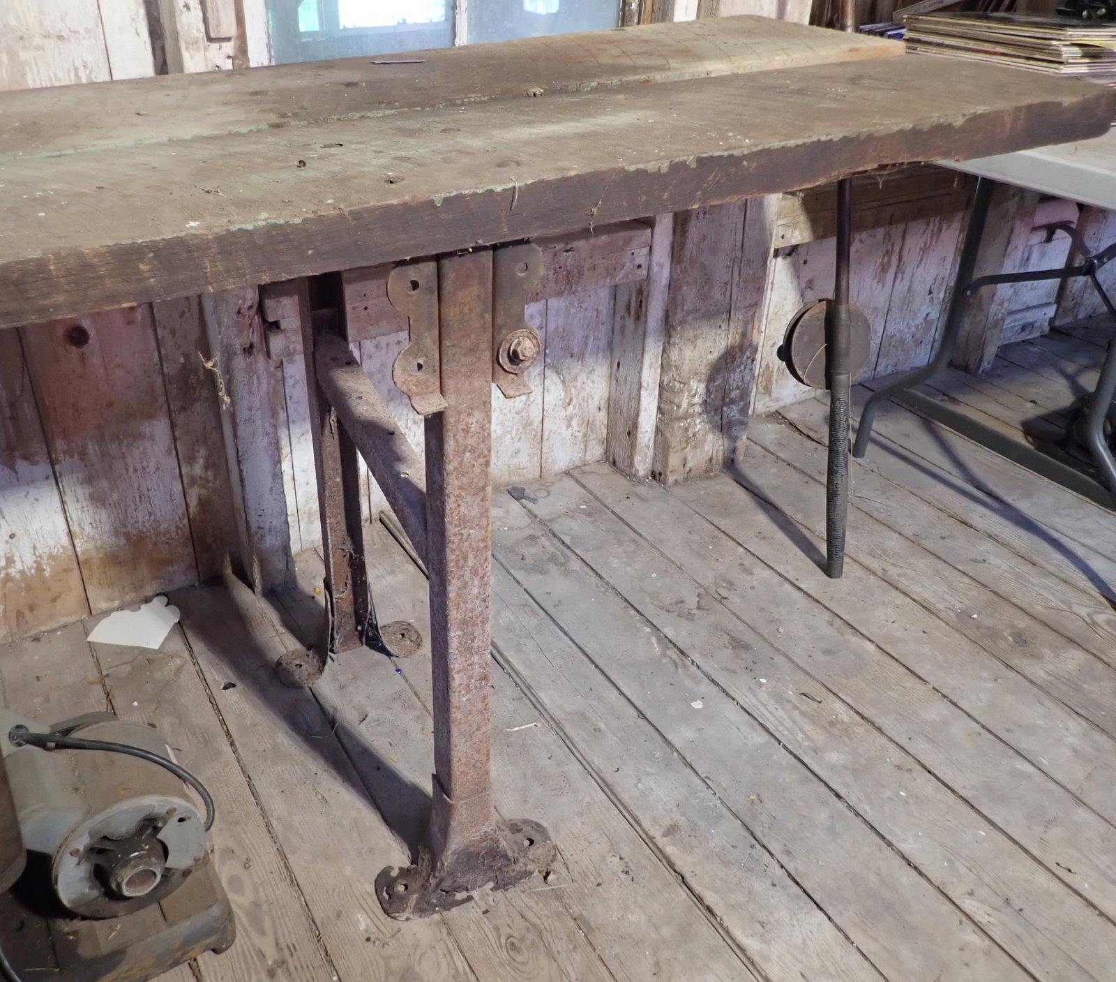 Workbench - 4