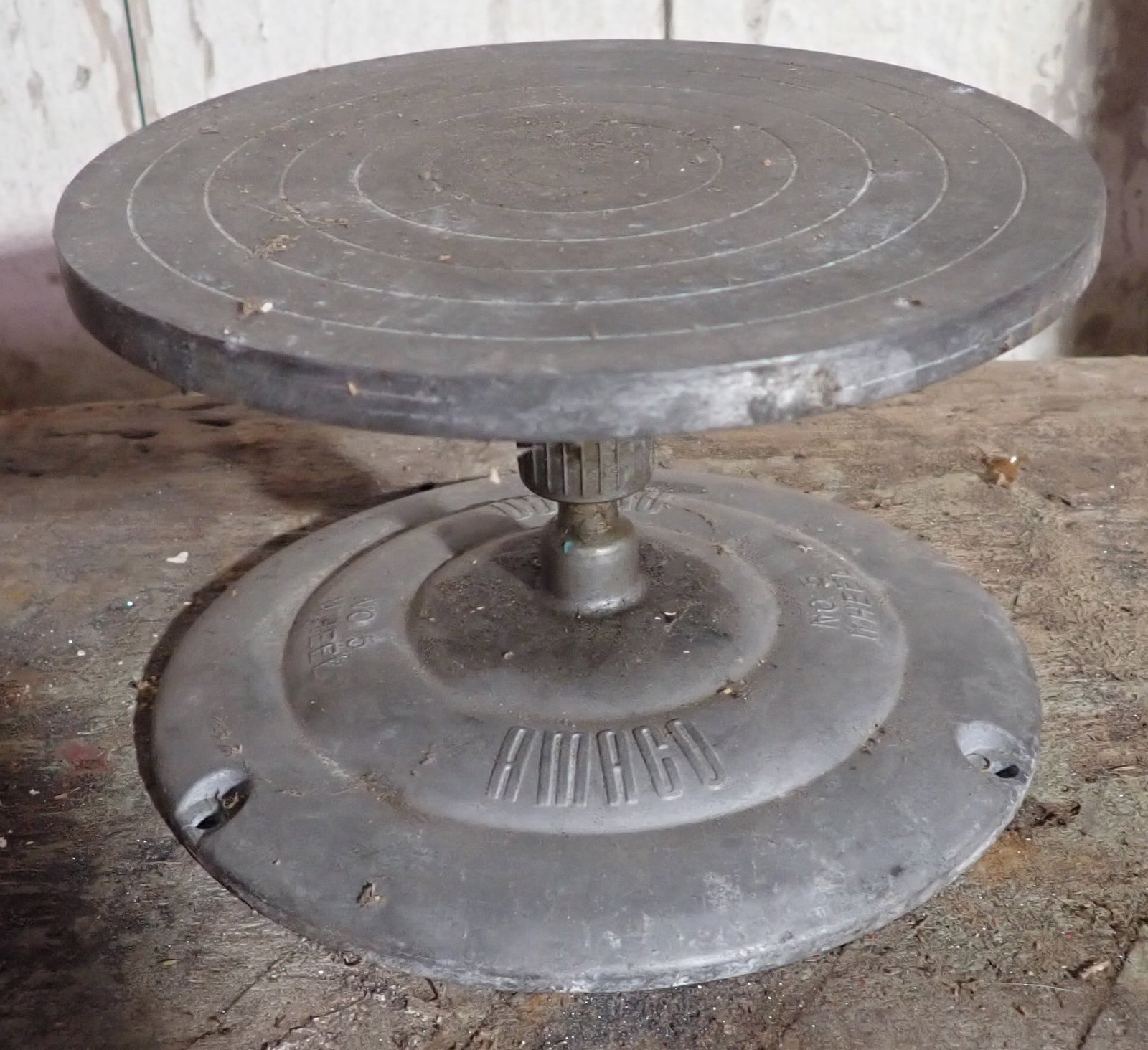 Amaco No. 5 Banding Wheel Pottery Turntable: Apprx 7" in diameter and 4 1/4" tall. Shipping available