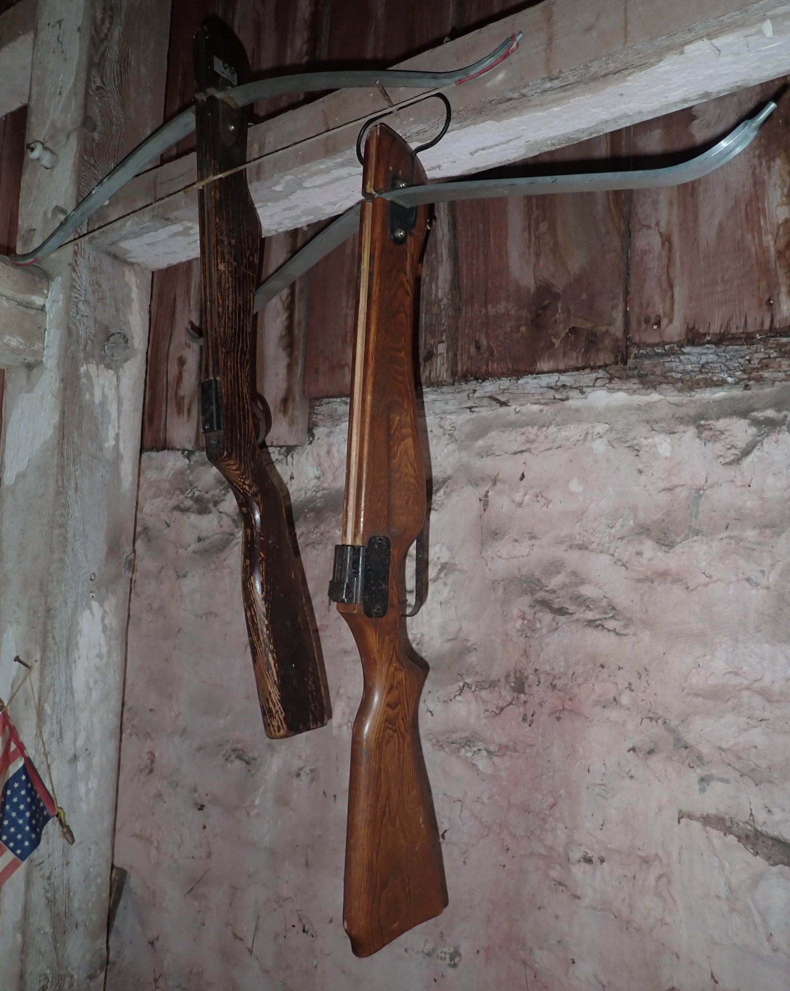 2 Vintage Crossbows: No in house shipping !