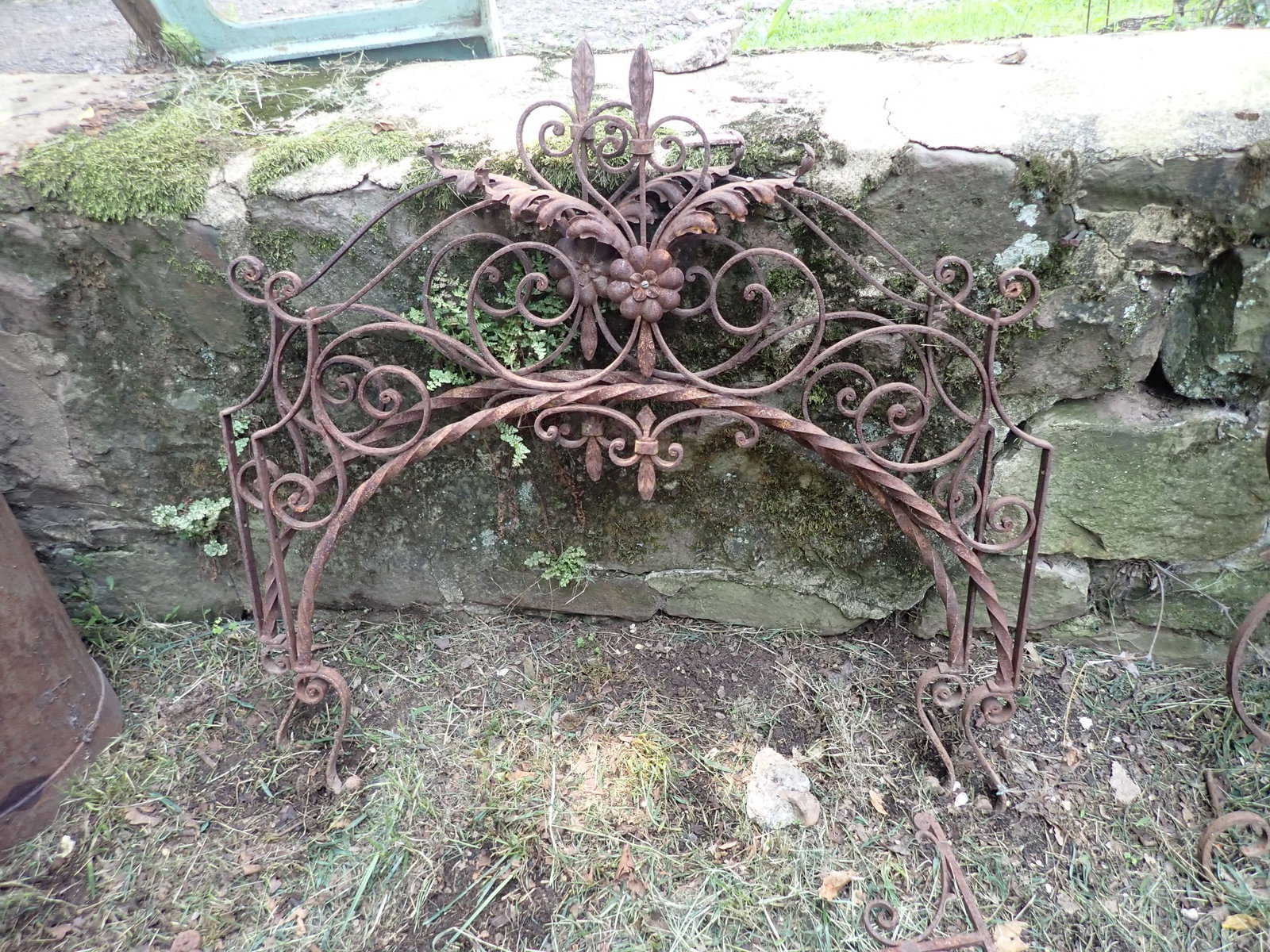 Ornamental Fence Pieces: Largest is apprx 33 3/4" x 42". No in house shipping !
