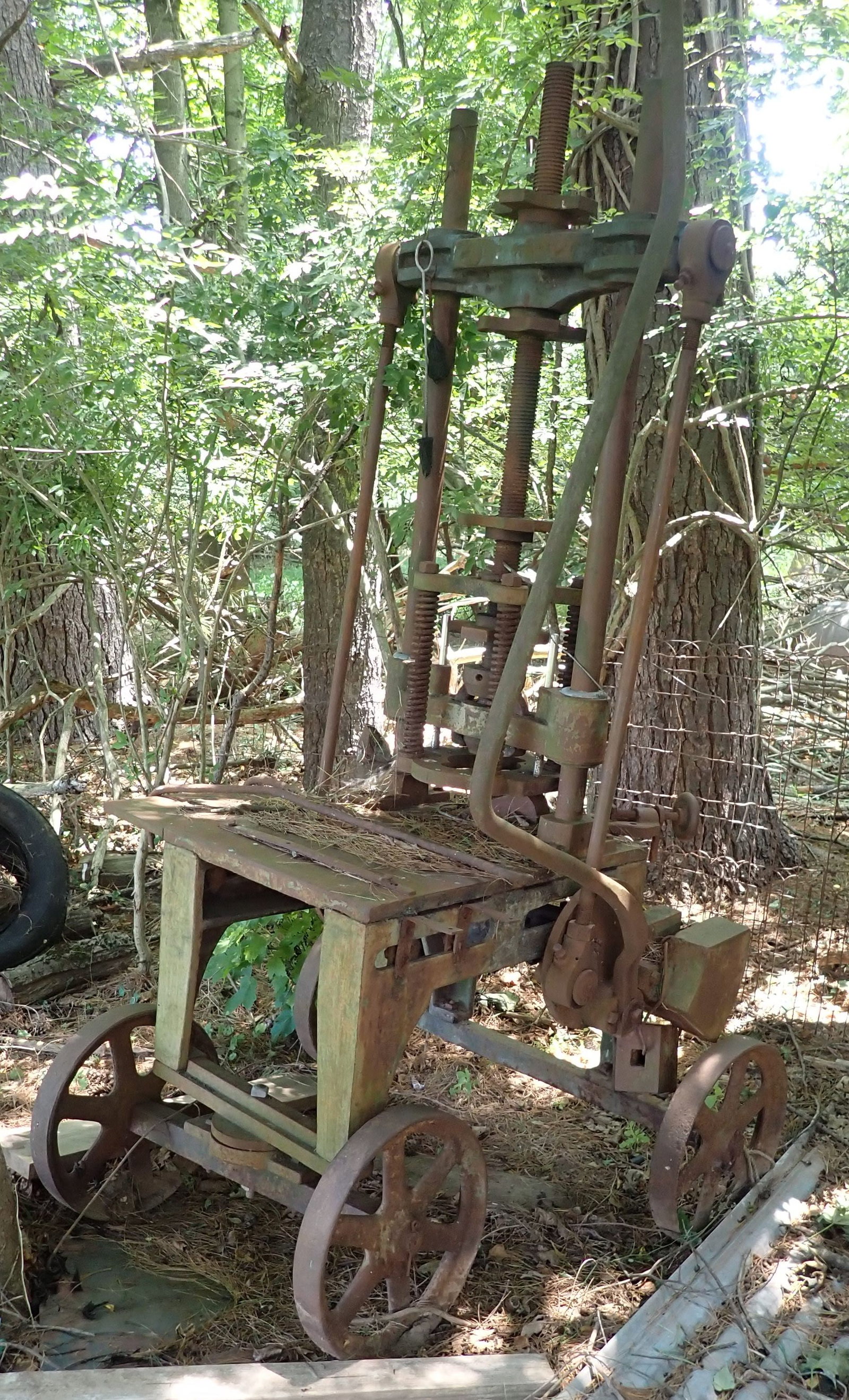 Glass Press: Apprx 40" x 44" x 80" tall. No in house shipping ! Bring proper help / equipment to load !