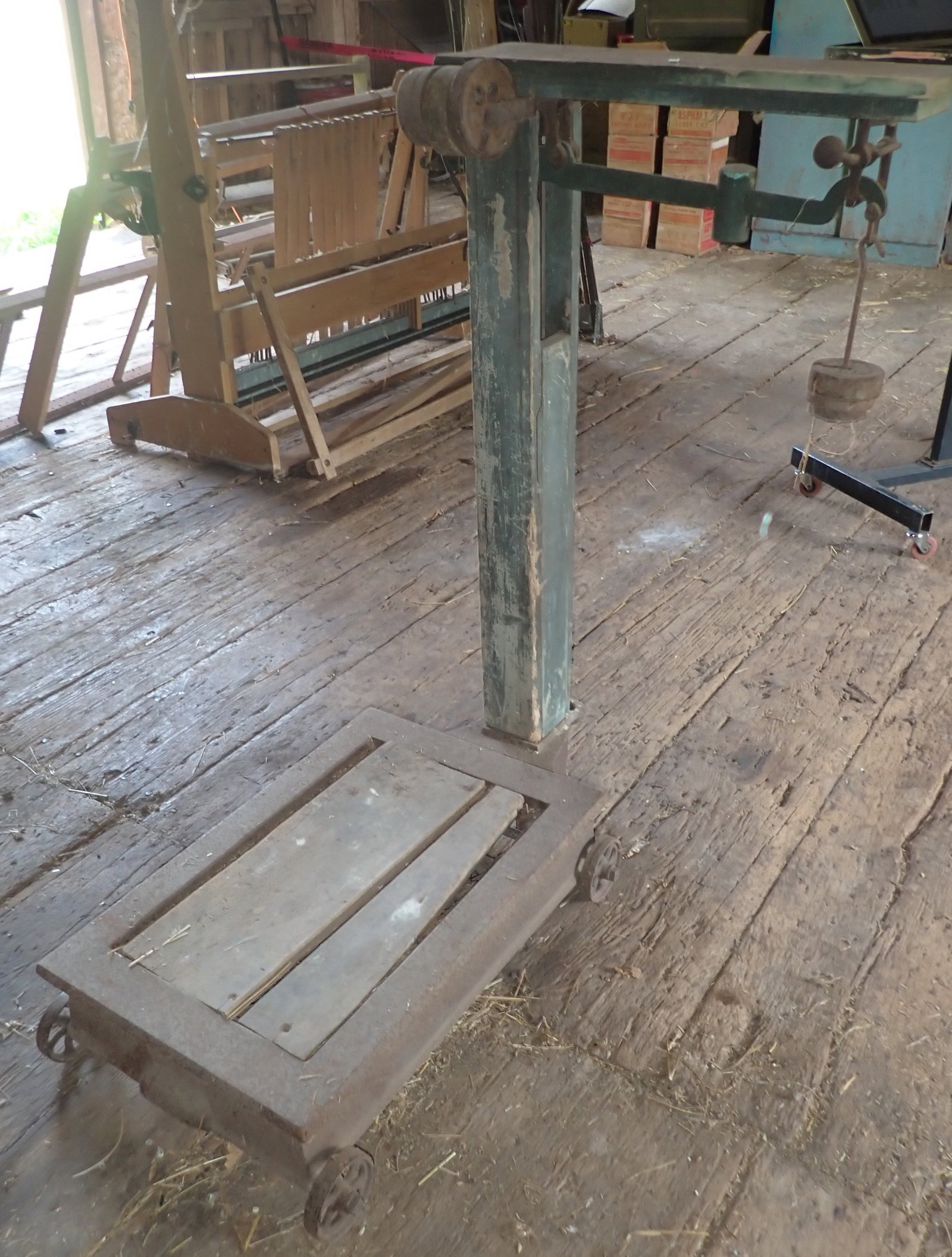 Platform Scale: No in house shipping ! Bring help to load !