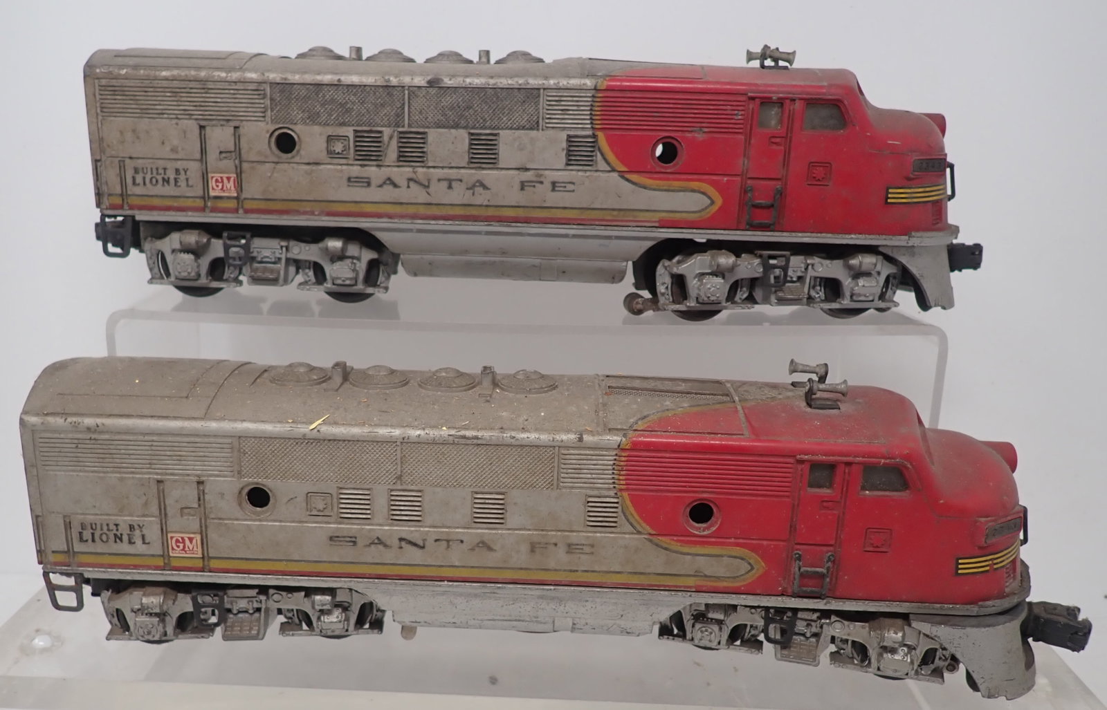Lionel Sante Fe Diesel Locomotive & Dummy Car: Shipping available