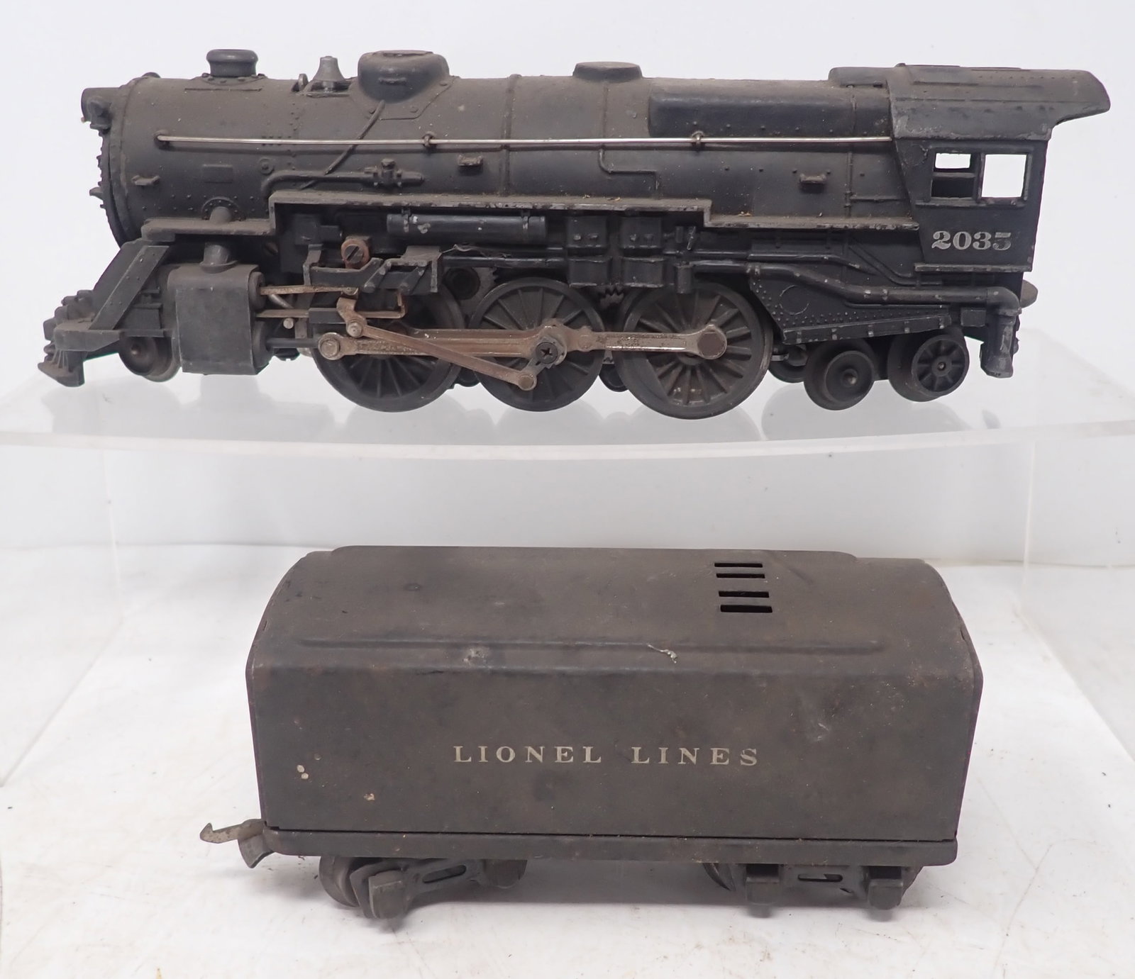Lionel 2035 Locomotive & Tender: Shipping available