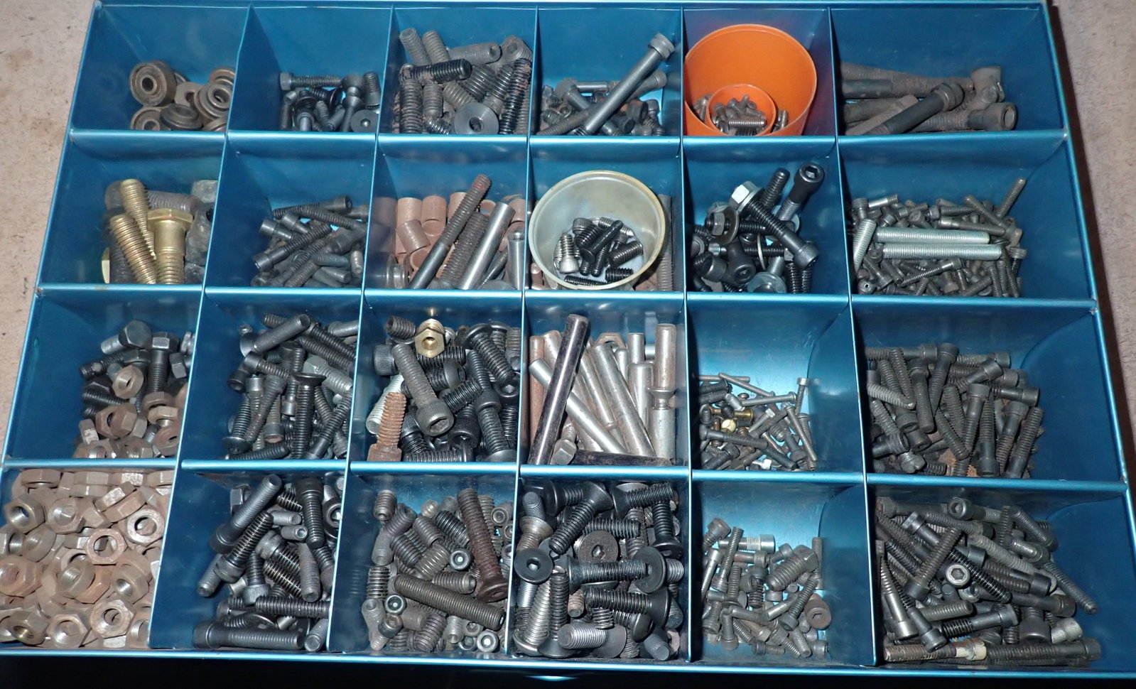 Bowman Parts Organizer w/ Hardware (1 of 5)