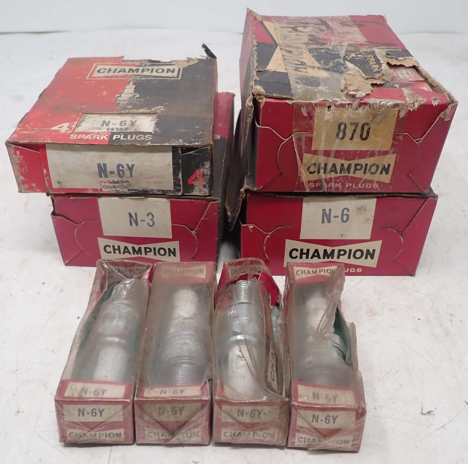 Champion Spark Plugs N-6Y , N-3 , 870 , N-6 (1 of 5)