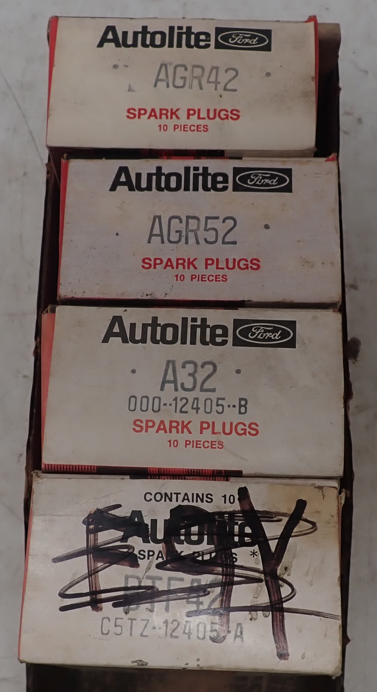 Ford Autolite Sparkplugs AGR42 , AGR52 , A32 , & BTF42 (1 of 1)