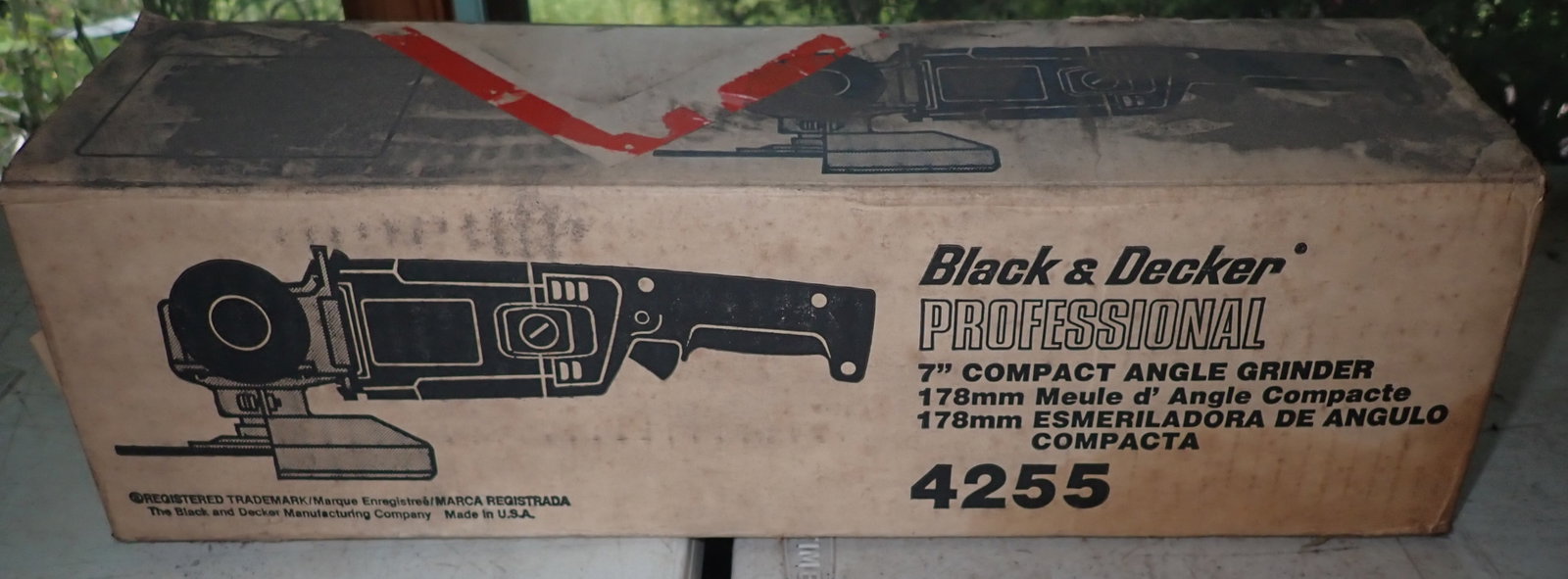 NOS Black & Decker Professional Angle Grinder: No.4255 - Shipping available