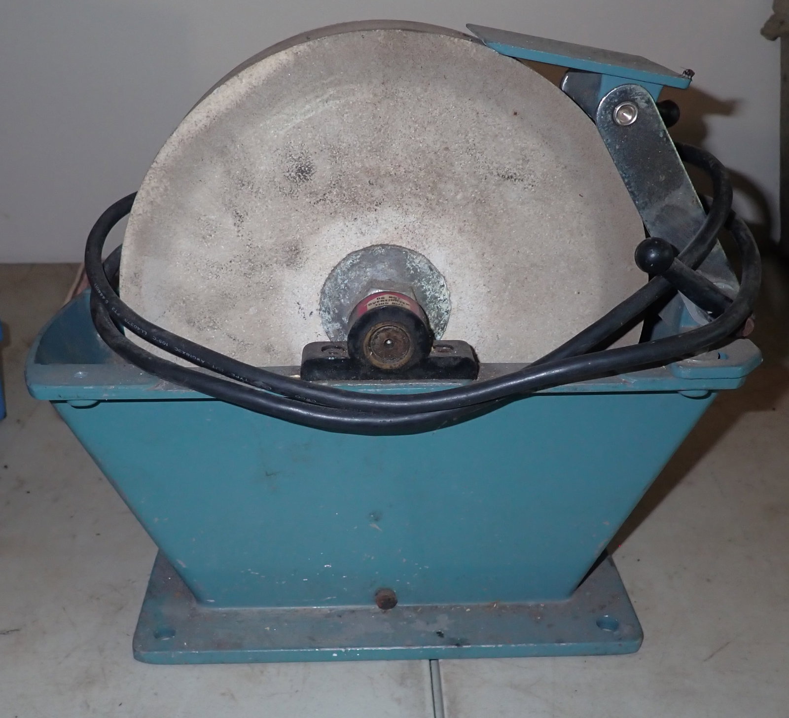 Reliant Stone Viking Grinder: Stone is apprx 2" wide and 9 1/2" in diameter. No in house shipping !