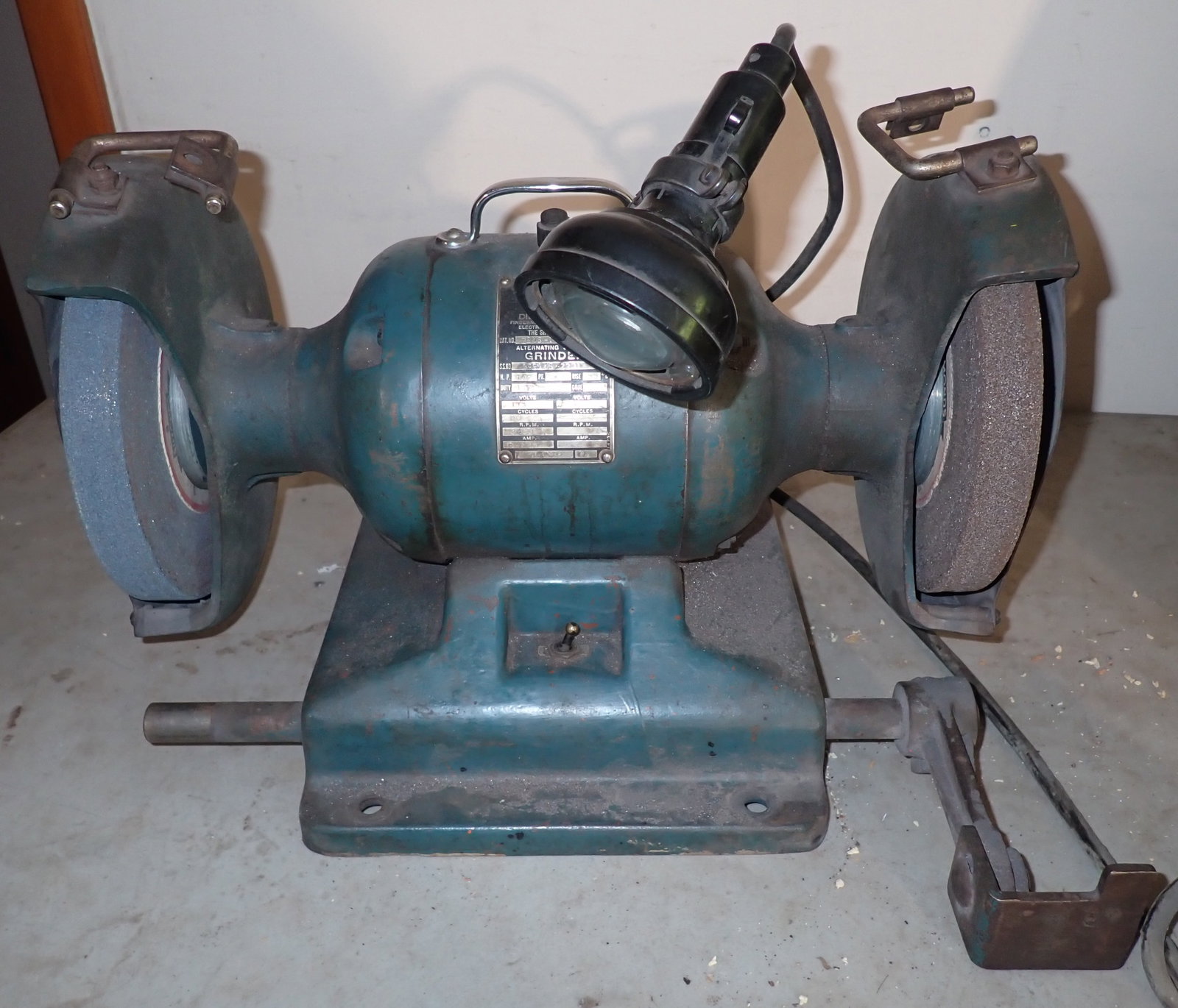 Diehl Benchtop Grinder: Grinding Stones are approx 8" in diameter. No in house shipping !