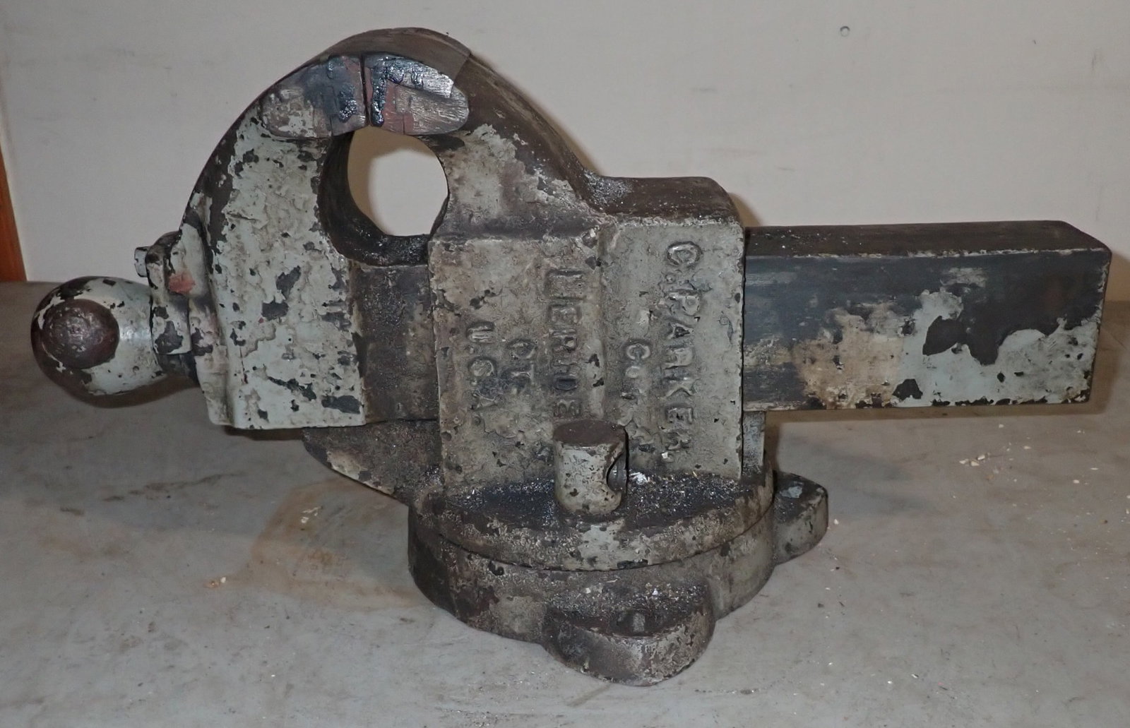 Chas Parker 23X Bench Top Swivel Vise: Apprx 4 1/4" jaws. No in house shipping !