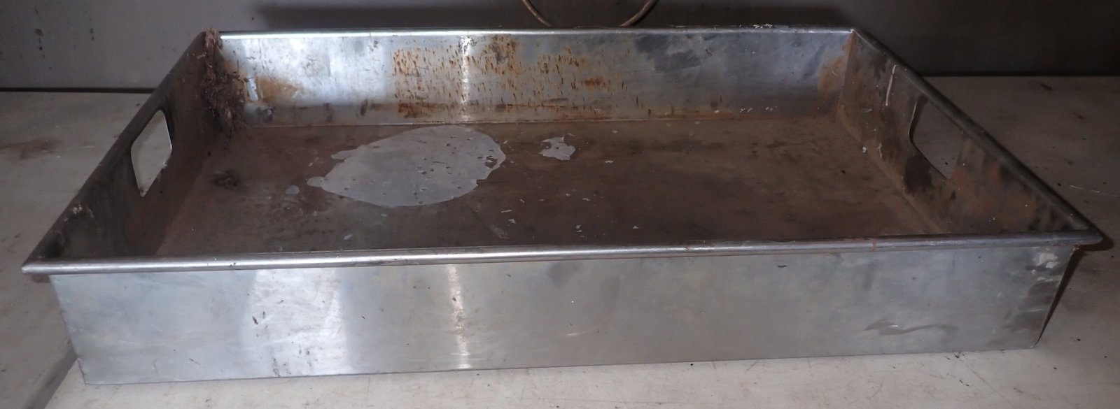 Stainless Steel Pan: Apprx 19 1/2" x 31 1/2" x 5" tall. No in house shipping !