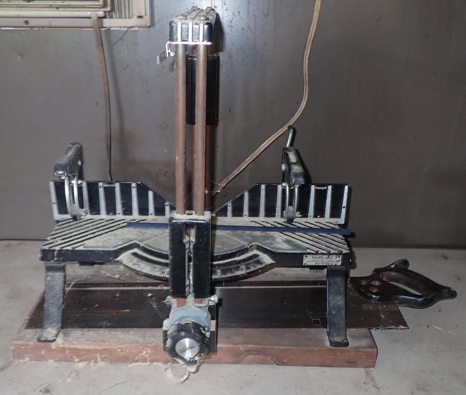 Miter Box & Saw: No in house shipping !