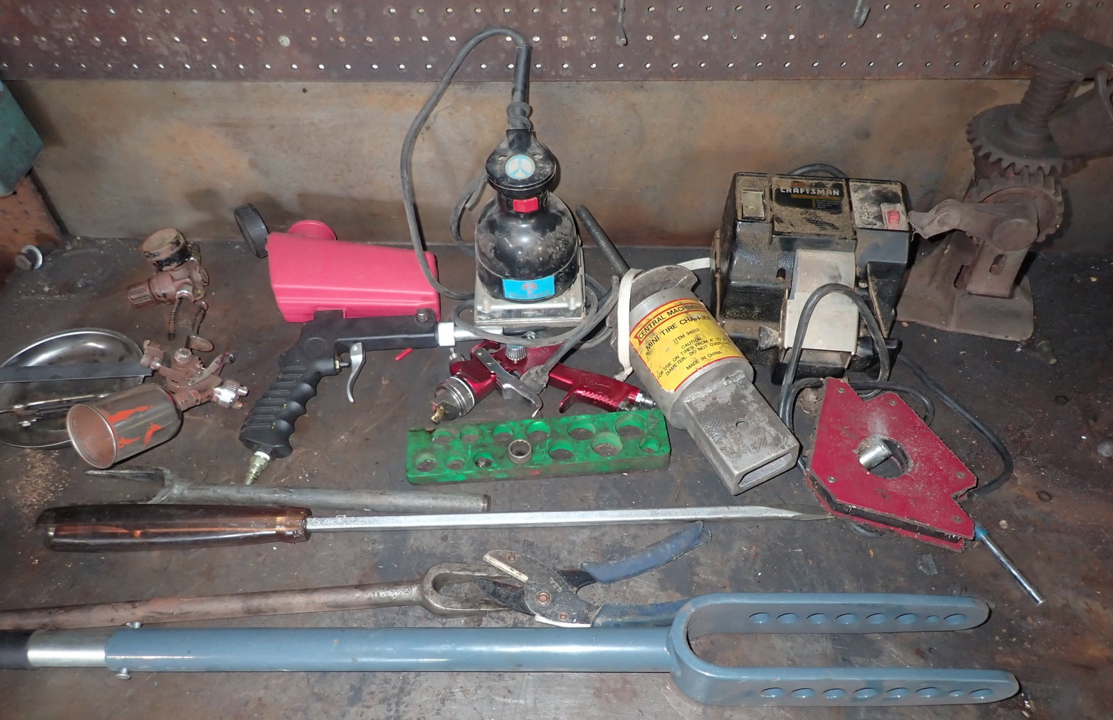 Craftsman Wet Sharp Machine, Rockwell Sander, Spray Guns, & Misc: No in house shipping !
