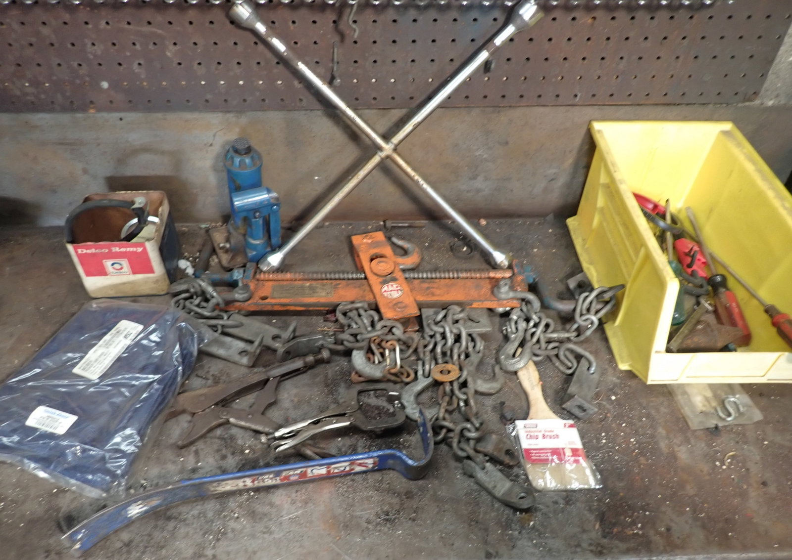 Mac Engine Load Leveler, Lug Wrench, Jack, Misc Tools (1 of 5)