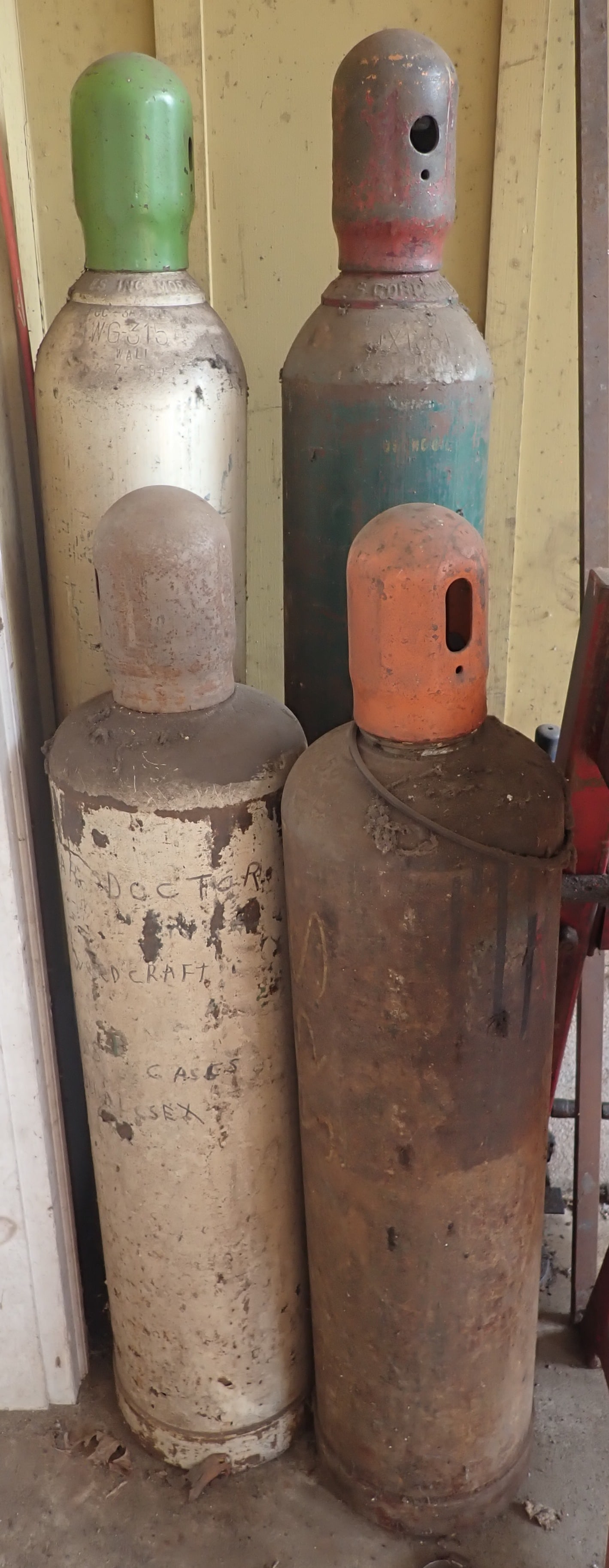 Oxygen, Acetylene, & Misc Tanks: NO in house shipping !