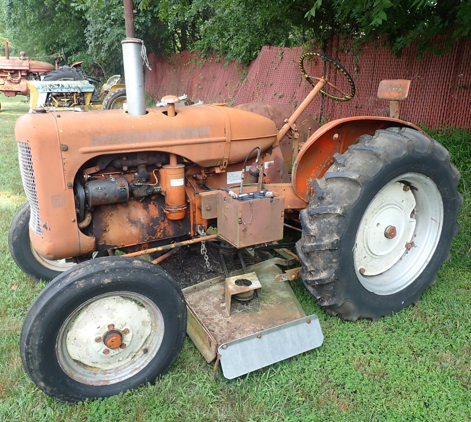 Allis Chalmers Tractor w/ Belly Mower: No in house shipping ! Bring proper help / equipment to load !