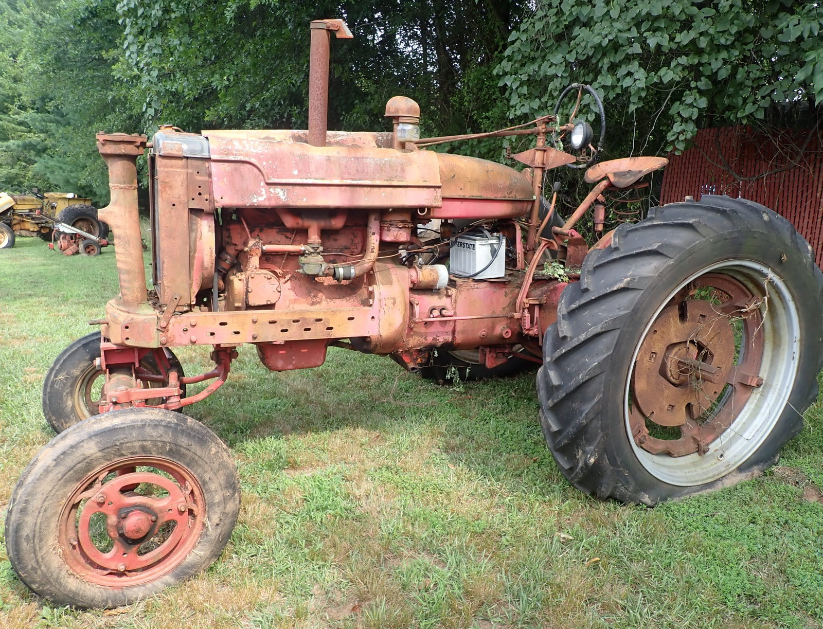 McCormick Farmall Tractor: No in house shipping ! Bring proper help / equipment to load !