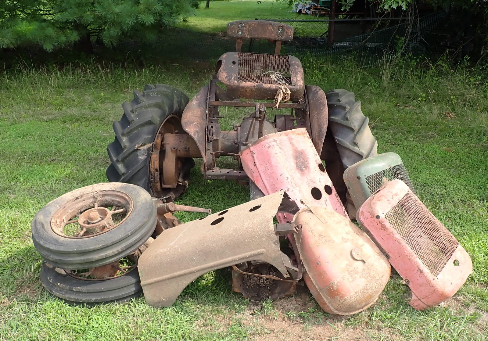 Tractor Parts incl Grills, Hoods, & Tank: No in house shipping ! Bring proper help / equipment to load !