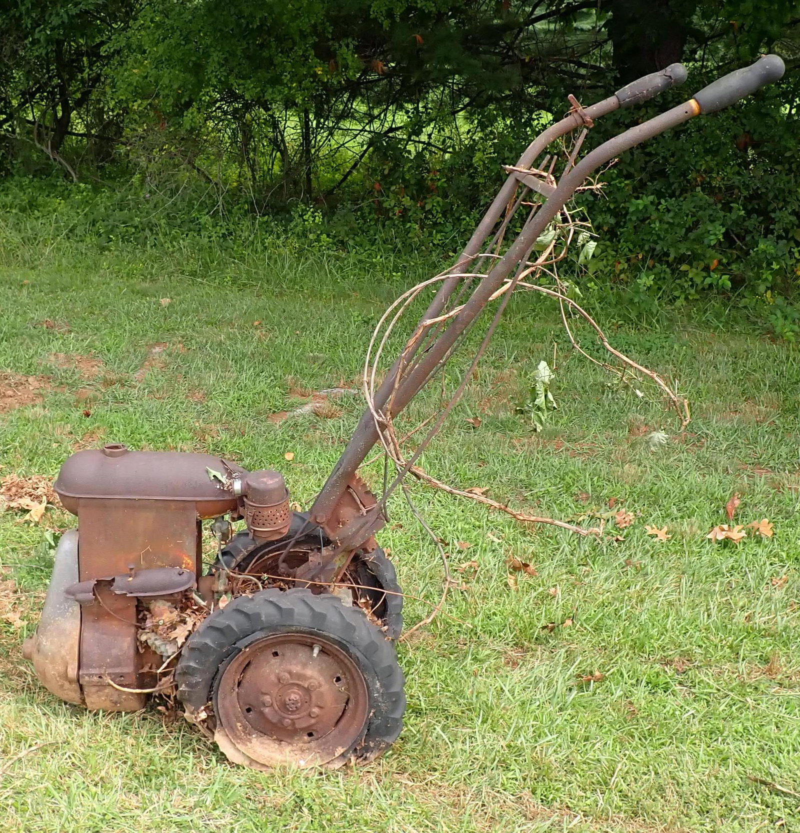 Rototiller Tiller: No in house shipping ! Bring proper help / equipment to load !