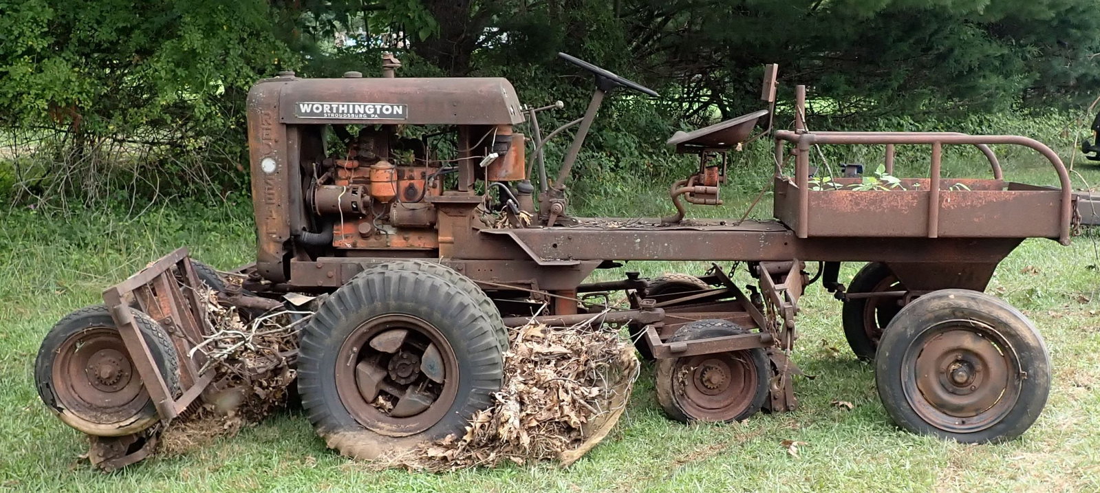 WorthingtonRed Seal F-6 Reel Mower Tractor: Apprx 9 1/2' wide. No in house shipping ! Bring proper help / equipment to load !