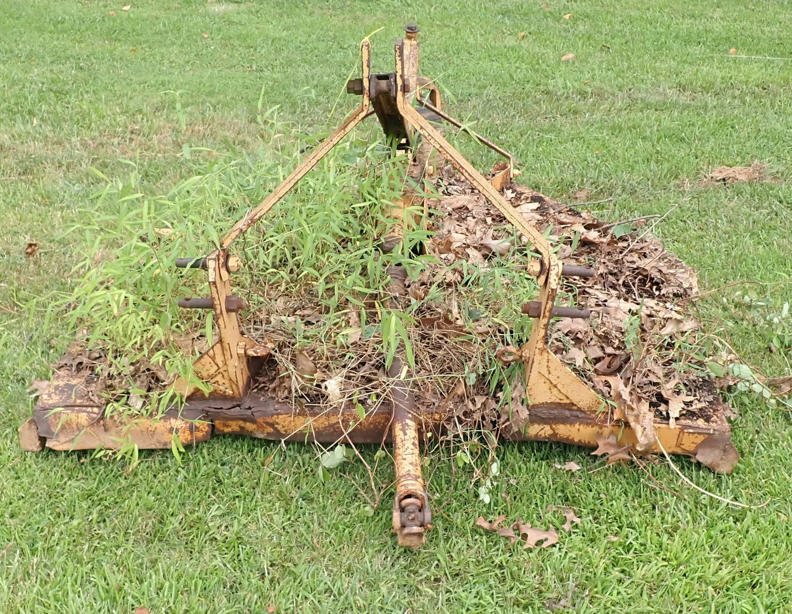 Woods Brush Hog: 5' wide. No in house shipping ! Bring proper help / equipment to load !
