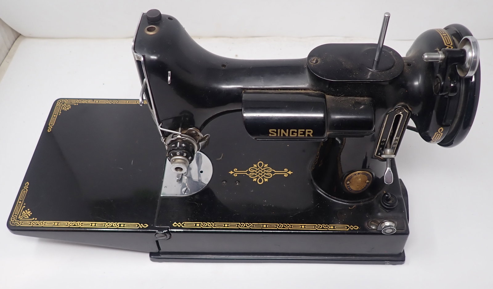 Singer Featherlight Sewing Machine - 2