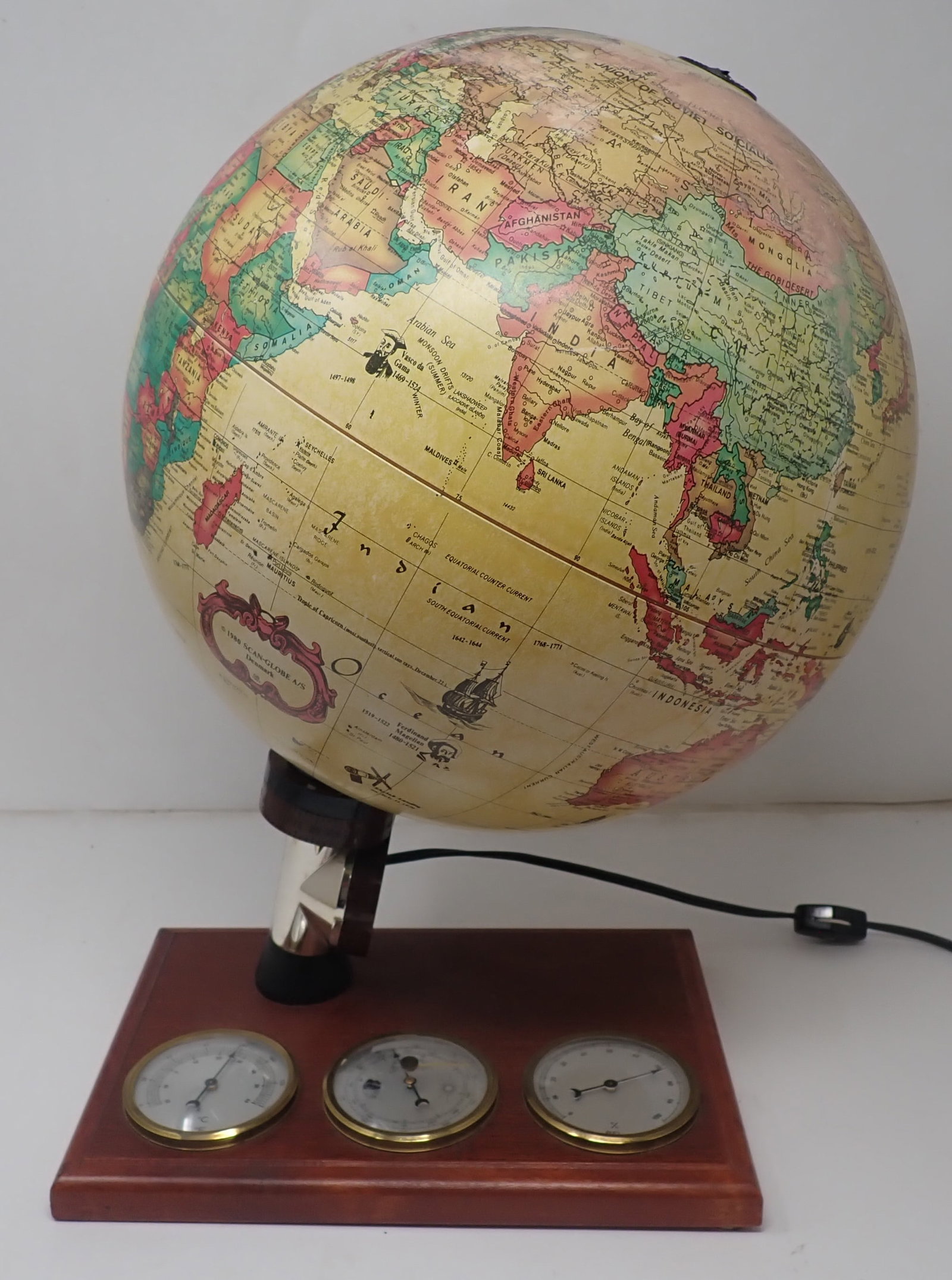 Globe Lamp & Barometer: Approx 17" tall. No in house shipping !