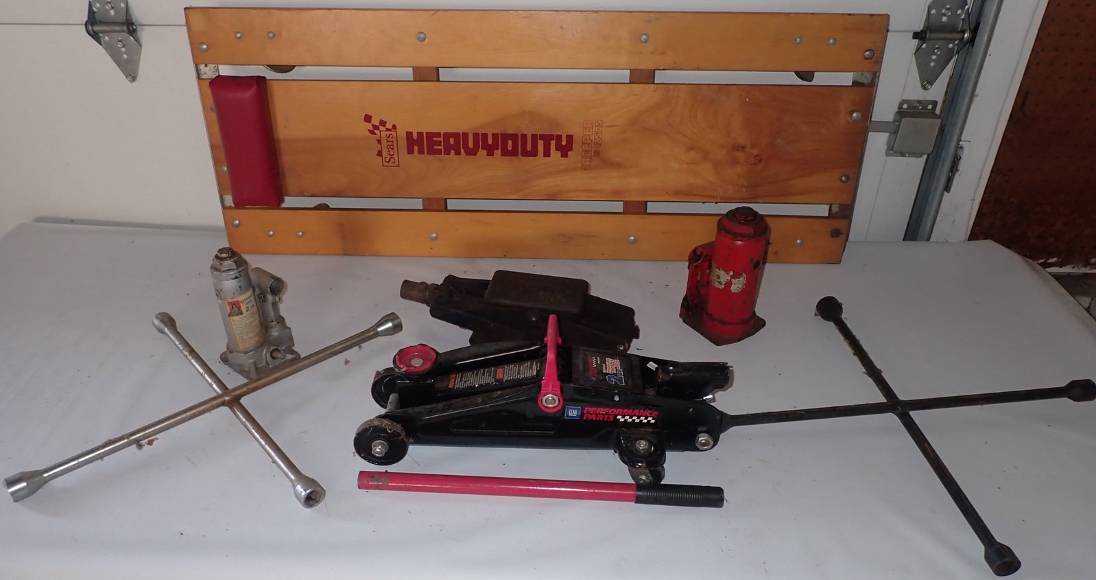 Sears Creeper, Jacks incl Globe and Lug Wrenches: No in house shipping !