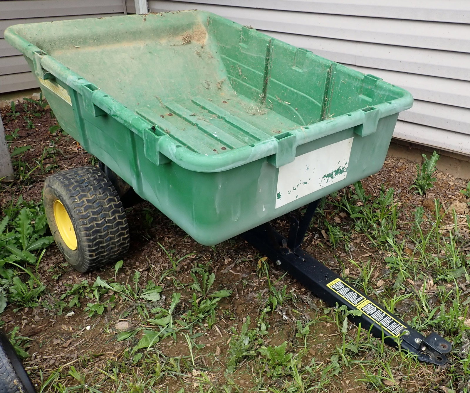 John Deere Garden Cart: No in house shipping ! Bring help to load !
