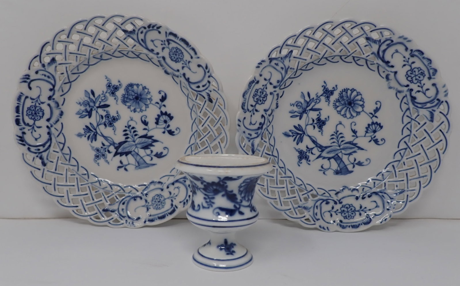 Meissen Dishes & Vessel: Dishes are apprx 7 1/4" in diameter. Shipping available